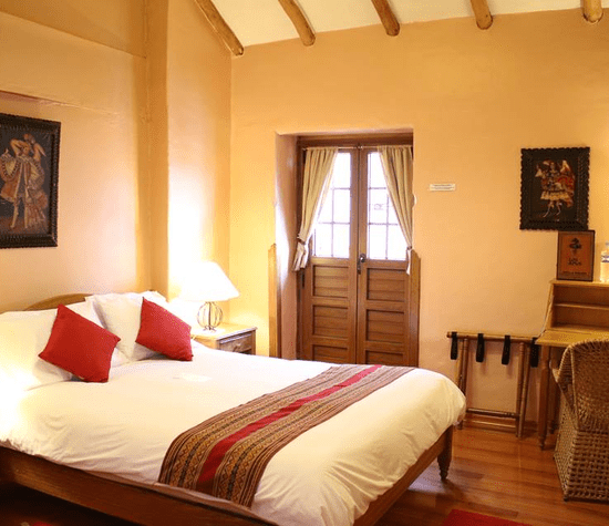 Room 304 with colonial ceilings, private bathroom, tub